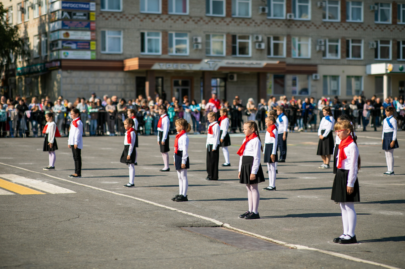 Епископ Софроний поздравил жителей Губкина с Днем города | 16.09.2023 |  Губкин - БезФормата